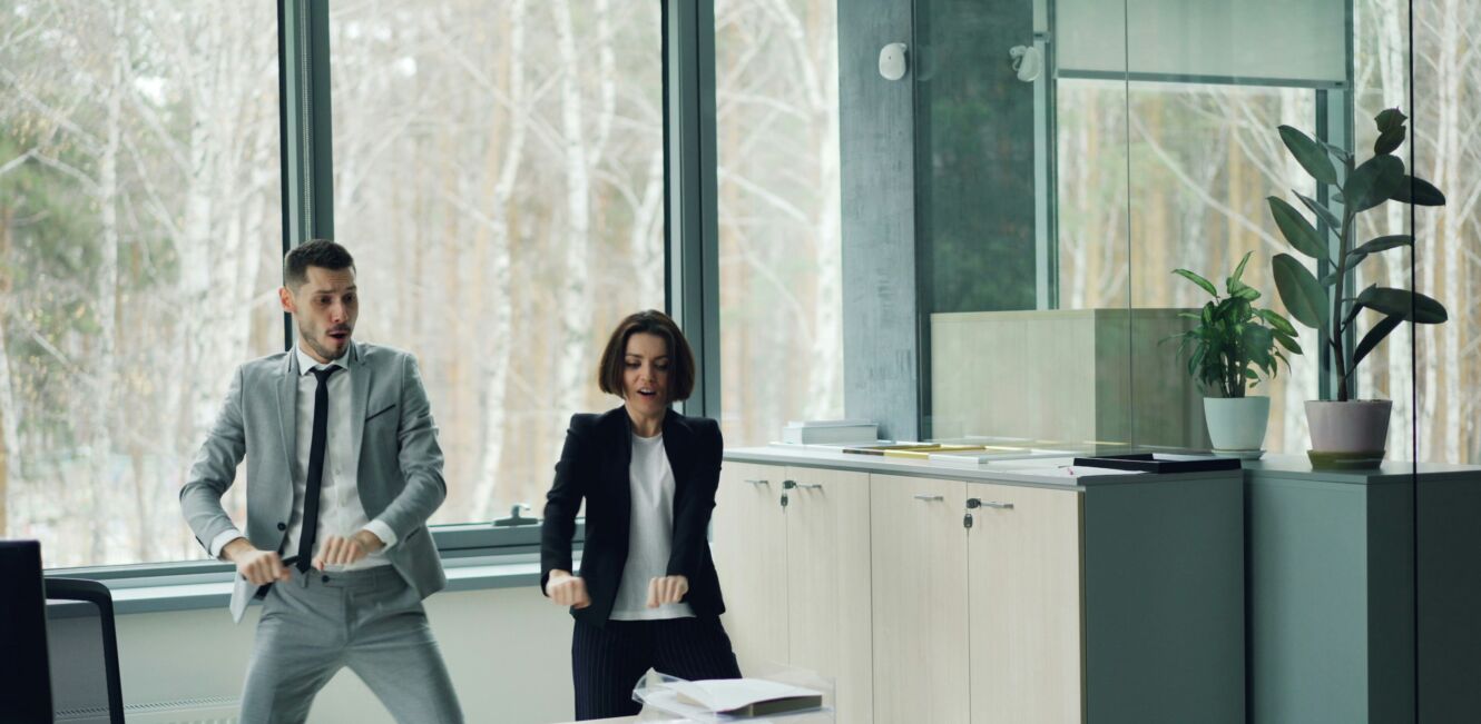 Bewegung im Buero Teamgeist und Gesundheit foerdern